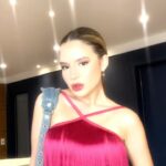 Sophia Valverde Instagram - “Just a little bit of your heart” 🩷 Linda última quinta feira do ano para todos vcs 🩷 #reelslovers #reelsinstagram #amo #arianagrande #reels