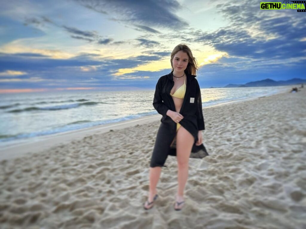 Sophia Valverde Instagram - Melhor dia de sol até hoje no Rio de Janeiro 💙 Mais um dia perfeito pra coleção 🙌🏻 #gratidão #diaperfeito #riodejaneiro #instaphoto #photooftheday obrigadaDeus #happiness Rio de Janeiro, Rio de Janeiro
