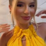 Sophia Valverde Instagram - De ontem, prontíssima para o show da minha sogra @solangealmeida 💛 Top divo: @othergirls_og Beleza: @brunonunesmakeupp #fortaleza #amo #reels #reelslovers #makeup #look Fortaleza, Ceará, Brasil