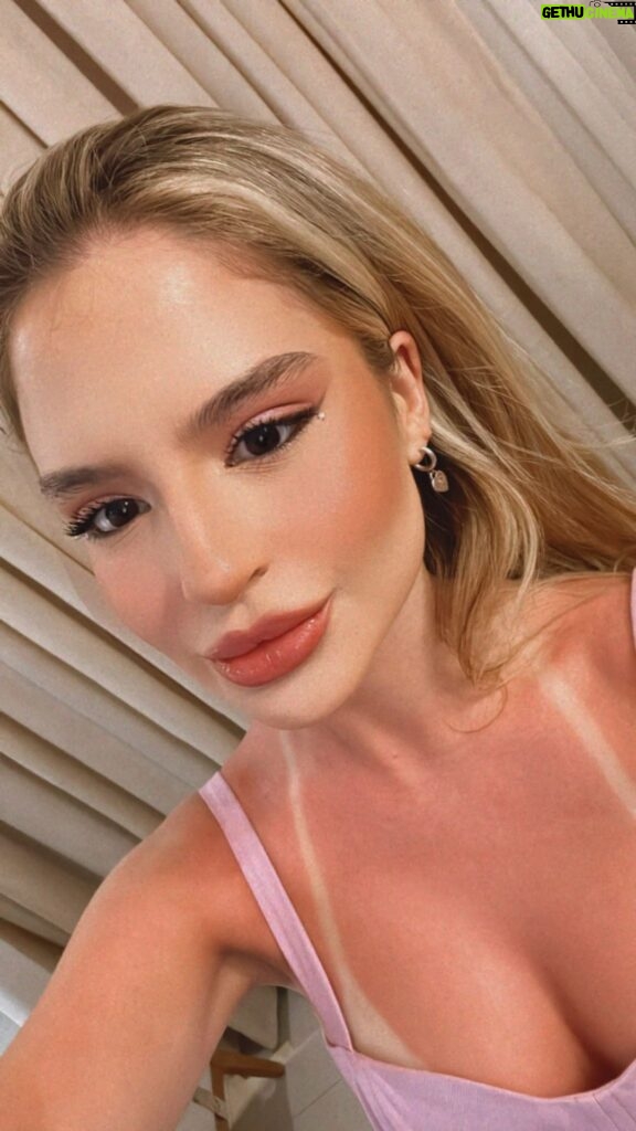 Sophia Valverde Instagram - Amooooo maquiagem! E acho que vou começar a fazer alguns vídeos sobre as makes que faço em mim 🩷 #reels #makeup #maquiagem #make #reelsinstagram #reelslovers #amo Querem mais vídeos de make aqui no meu insta?
