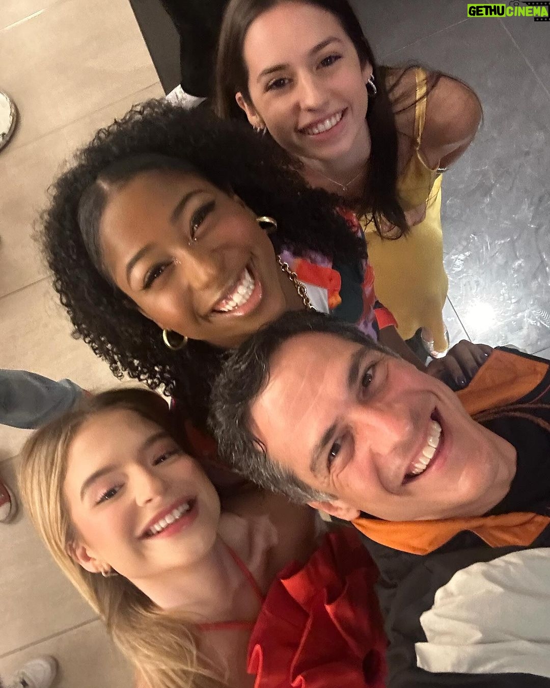 Sophia Valverde Instagram - Hoje é um dia especial: dia de estreia nacional do filme “Turma da Mônica Jovem: Reflexos do Medo” ❤️ Hoje só tem GRATIDÃO dentro do meu coração porque interpretar a Mônica foi mais um PRESENTE de Deus na minha vida! Então sou muito grata a Ele SEMPRE 🙌🏻 Espero que todos vcs vão ao cinema para assistir o filme com suas famílias, amigos e até mesmo sozinhos! Se divirtam pois o filme foi feito com nosso coração! Divulguem para quem não sabe que estreia hoje! E quem for assistir, tire foto, poste no feed e me marque que vou tentar comentar o máximo que conseguir nas fotos ❤️ A quem sempre esteve ao meu lado, o meu muito obrigada: família, amigos, fãs e fanclubes! Amo todos vcs! Agradeço tb a todos da equipe, direção (@mauricioeca ), a todos da MSP ( @mauriciodesousaproducoes e @mauricioaraujosousa ) a @monicasousa , a @rubiprodutora ,ao pessoal do @primeiroplanocom , ao produtor de elenco @addcasting , aos preparadores @michel_e_teca e a todos envolvidos! Pq é muita gente mesmo! Amo cada um de vcs tb! Viva Turma da Mônica Jovem - o grande dia chegou! #amo #turmadamonica #turmadamonicajovem #cinema #Brasil