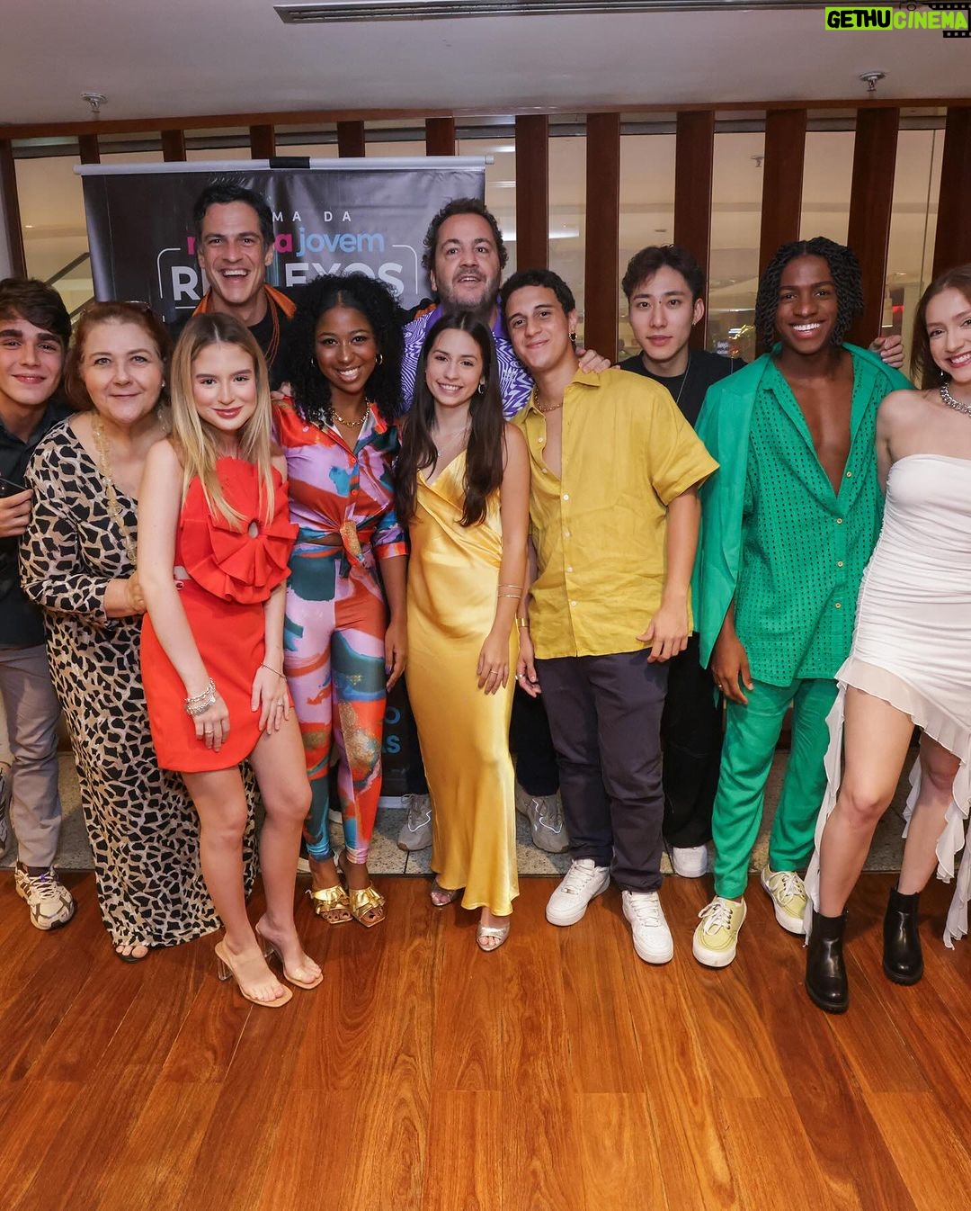 Sophia Valverde Instagram - Hoje é um dia especial: dia de estreia nacional do filme “Turma da Mônica Jovem: Reflexos do Medo” ❤️ Hoje só tem GRATIDÃO dentro do meu coração porque interpretar a Mônica foi mais um PRESENTE de Deus na minha vida! Então sou muito grata a Ele SEMPRE 🙌🏻 Espero que todos vcs vão ao cinema para assistir o filme com suas famílias, amigos e até mesmo sozinhos! Se divirtam pois o filme foi feito com nosso coração! Divulguem para quem não sabe que estreia hoje! E quem for assistir, tire foto, poste no feed e me marque que vou tentar comentar o máximo que conseguir nas fotos ❤️ A quem sempre esteve ao meu lado, o meu muito obrigada: família, amigos, fãs e fanclubes! Amo todos vcs! Agradeço tb a todos da equipe, direção (@mauricioeca ), a todos da MSP ( @mauriciodesousaproducoes e @mauricioaraujosousa ) a @monicasousa , a @rubiprodutora ,ao pessoal do @primeiroplanocom , ao produtor de elenco @addcasting , aos preparadores @michel_e_teca e a todos envolvidos! Pq é muita gente mesmo! Amo cada um de vcs tb! Viva Turma da Mônica Jovem - o grande dia chegou! #amo #turmadamonica #turmadamonicajovem #cinema #Brasil