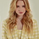 Sophia Valverde Instagram - Aqui vcs que escolhem: foto 1, 2, 3 ou 4? Uma quarta feira linda pra todos vcs 💛 #photography #photo #amo #look #styling #love