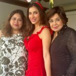 Sophie Choudry Instagram - Merry Xmas everyone! Hope your day was as full of love and yumminess as mine🌲❤️ #gratitude #xmas #christmasday #xmasfeels #christmastree #christmaslunch #littlereddress #santa #shihtzu #shihtzusofinstagram #foodcoma