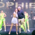 Sophie Choudry Instagram - It’s not everyday that the legend Kapil Dev endorses you or the iconic Brian Lara takes you for a spin!! Blessed to be able to do what I love and make people smile & dance❤️🎤 #giglife #sophielive #kapildev #brianlara #gratitude #love my job #stagestyle #teamsophie #photodump #videodump #sophiechoudry JW Marriott Bengaluru Prestige Golfshire Resort & Spa