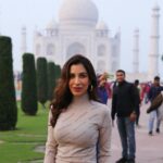 Sophie Choudry Instagram - Where love, beauty & magnificence intertwine ♾️🤍 Seeing her as the sun faded and the dark skies appeared was beyond breathtaking… #tajmahal #agra #symboloflove #mumtazmahal #shahjahan #sophiechoudry #winter #december #incredibleindia 📸 @harryrajput64 Taj Mahal
