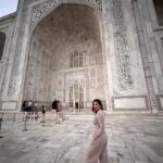 Sophie Choudry Instagram - Where love, beauty & magnificence intertwine ♾️🤍 Seeing her as the sun faded and the dark skies appeared was beyond breathtaking… #tajmahal #agra #symboloflove #mumtazmahal #shahjahan #sophiechoudry #winter #december #incredibleindia 📸 @harryrajput64 Taj Mahal