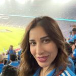 Sophie Choudry Instagram – Yesterday was a day filled with highs and lows…ultimately it was not meant to be but so proud of the boys for the incredible tournament they’ve played with heart, soul and grit🩵 Congratulations Australia.. you were just too good yest! Jaldi milenge🙏🏼 #bleedblue #teamIndia #viratkohli #modi #sophiechoudry 
Thank you @advocateashishshelar 🙏🏼🤗 Narendra Modi Stadium – Ahmedabad