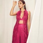Sophie Choudry Instagram - May you be blessed with love & prosperity not just today but everyday! Happy Diwali from me & mine🪔💥❤️🐶 Outfit @farazmanan 😘❤️ Jewels @farahkhanali @farahkhanworld Makeup @divyachablani15 Hair @ambereenyusuf 📸 @visualaffairs_va #diwali #happydiwali #diwalilook #desigirl #styleinspo #farazmanan #redhot #sophiechoudry #dogmom