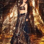 Sophie Choudry Instagram - Kicking off Diwali celebrations dressed in and by my fave @manishmalhotra05 .. Tku for the gorgeous outfit and the most fun night!! Always the best host!!Love you! Outfit @manishmalhotraworld HMU @ambereenyusuf Jewels @rosentiquesjewellery 📸 @visualaffairs_va