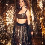 Sophie Choudry Instagram - Kicking off Diwali celebrations dressed in and by my fave @manishmalhotra05 .. Tku for the gorgeous outfit and the most fun night!! Always the best host!!Love you! Outfit @manishmalhotraworld HMU @ambereenyusuf Jewels @rosentiquesjewellery 📸 @visualaffairs_va