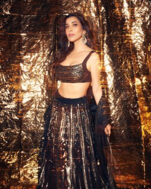 Sophie Choudry Instagram - Kicking off Diwali celebrations dressed in and by my fave @manishmalhotra05 .. Tku for the gorgeous outfit and the most fun night!! Always the best host!!Love you!

Outfit @manishmalhotraworld 
HMU @ambereenyusuf 
Jewels @rosentiquesjewellery 
📸 @visualaffairs_va