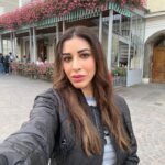 Sophie Choudry Instagram - From Mozart to the Sound of Music, it all happened in beautiful Salzburg.. Spent the loveliest afternoon with the best people🩵 #salzburg #austria #makingmemories #soundofmusic #mozart #mirabellegardens #vontrapp #lovelockbridge #sophiechoudry Salzburg, Austria
