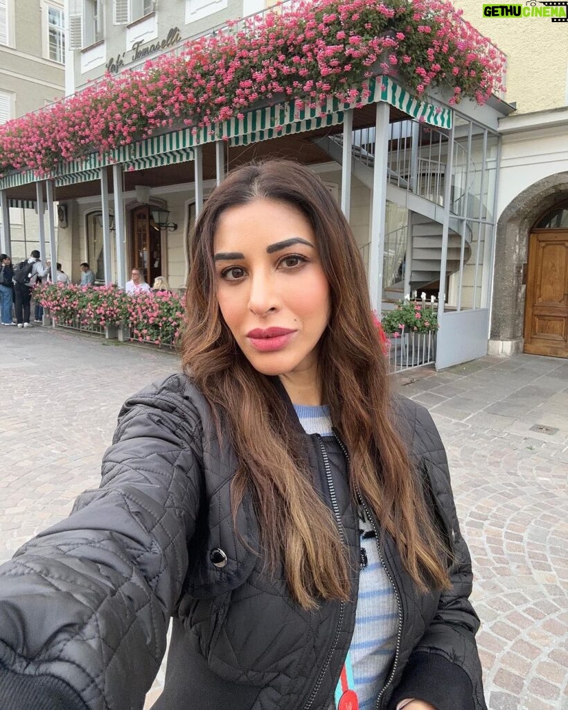 Sophie Choudry Instagram - From Mozart to the Sound of Music, it all happened in beautiful Salzburg.. Spent the loveliest afternoon with the best people🩵 #salzburg #austria #makingmemories #soundofmusic #mozart #mirabellegardens #vontrapp #lovelockbridge #sophiechoudry Salzburg, Austria