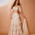 Sophie Choudry Instagram – Colour me pretty☺️ 
Loved wearing this for the final day of Navratri @raasrangthane 

Tku for this gorgeous look
Outfit @gopivaiddesigns 
HMU @ambereenyusuf 
Jewellery @azotiique 
📸 @kadamajay 🤎

#navratri #dusshera #lehenga #desigirl #prettiness #styleinspo #beautyinspo #gopivaid #sophiechoudry