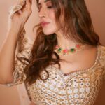 Sophie Choudry Instagram – Colour me pretty☺️ 
Loved wearing this for the final day of Navratri @raasrangthane 

Tku for this gorgeous look
Outfit @gopivaiddesigns 
HMU @ambereenyusuf 
Jewellery @azotiique 
📸 @kadamajay 🤎

#navratri #dusshera #lehenga #desigirl #prettiness #styleinspo #beautyinspo #gopivaid #sophiechoudry