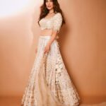 Sophie Choudry Instagram – Colour me pretty☺️ 
Loved wearing this for the final day of Navratri @raasrangthane 

Tku for this gorgeous look
Outfit @gopivaiddesigns 
HMU @ambereenyusuf 
Jewellery @azotiique 
📸 @kadamajay 🤎

#navratri #dusshera #lehenga #desigirl #prettiness #styleinspo #beautyinspo #gopivaid #sophiechoudry
