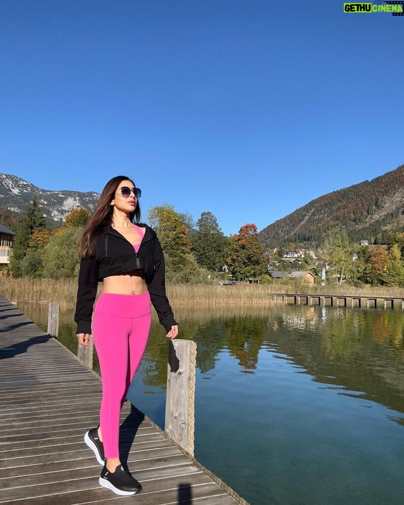 Sophie Choudry Instagram - My kinda weekend vibe😍 #gratitude #selfcare #austria #detox #wellness #fitness goals #sundayvibes #weekend #selfcaresunday #poolday #mayrlifealtaussee #sophiechoudry #mountains #nature #altaussee Mayrlife Altaussee