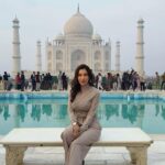 Sophie Choudry Instagram - Where love, beauty & magnificence intertwine ♾️🤍 Seeing her as the sun faded and the dark skies appeared was beyond breathtaking… #tajmahal #agra #symboloflove #mumtazmahal #shahjahan #sophiechoudry #winter #december #incredibleindia 📸 @harryrajput64 Taj Mahal
