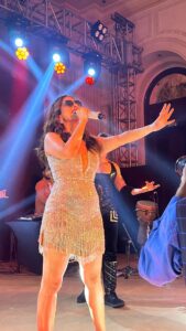 Sophie Choudry Instagram - Let your music connect & your energy captivate❤️‍🔥 🎤 #giglife #liveperformance #sophiechoudry #december 🎥 @denyrajput @glazoschool #teamsophie #liveshow #indianwedding #ekpardesimeradillegaya #gorihai #stagestyle #lovemyjob #gratitude #hanifaslam