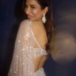 Sophie Choudry Instagram - May you sparkle & shine not just today but everyday!! Happy Diwali everyone🪔 ✨ 🩷 Outfit @itrhofficial @mohitrai Jewels @razwada.jewels Hair @ambereenyusuf Makeup @divyachablani15 #diwali #happydiwali #trendingreels #saree #sareelove #desigirl #sophiechoudry #styleinspo #trendingsong