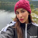 Sophie Choudry Instagram - “In every walk with nature one receives far more than he seeks.” –John Muir. #mothernature #nature #mountains #altaussee #austria #lake #positivevibesonly #gratitude #yehhaseenwaadiyan #sophiechoudry