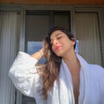 Sophie Choudry Instagram – My kinda weekend vibe😍 #gratitude #selfcare #austria 

#detox #wellness #fitness goals #sundayvibes #weekend #selfcaresunday #poolday #mayrlifealtaussee #sophiechoudry #mountains #nature #altaussee Mayrlife Altaussee