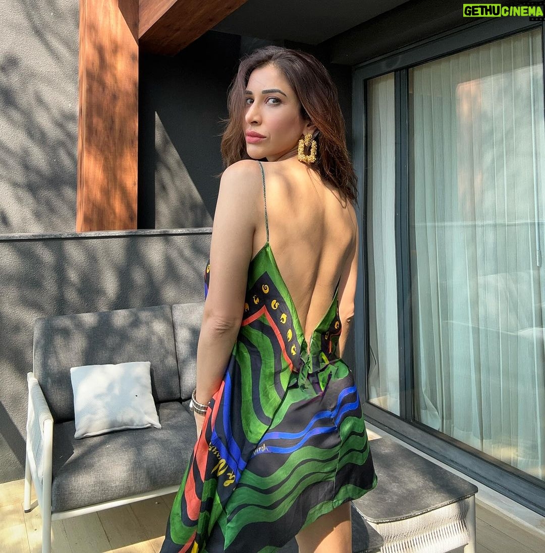 Sophie Choudry Instagram - Sunkissed Sundays in @shivanandnarresh ❤️🔥 #goa #sundayvibes #sunkissed #sophiechoudry Goa
