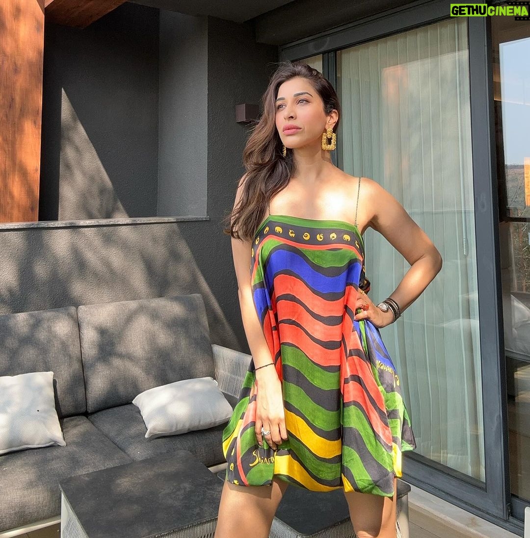 Sophie Choudry Instagram - Sunkissed Sundays in @shivanandnarresh ❤️🔥 #goa #sundayvibes #sunkissed #sophiechoudry Goa