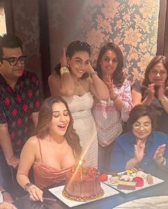Sophie Choudry Instagram - Cake, laughs and love!! Grateful for all I have and for all that is to come🎂🩷 Tku for the love everyone! #bdaygirl #reverseageing #birthdaycake #sophiechoudry #ifeelspecial #happybirthday