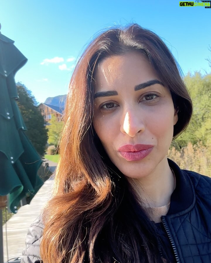 Sophie Choudry Instagram - When nature, fresh air & natural light are your filters💙 #nofilterneeded #missingthemountains #sundayvibes #naturallight #naturalbeauty #mothernature #winterfeels #altausse #mayrlife #sophiechoudry #gratitude #mountains Mountains