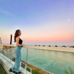 Sophie Choudry Instagram – Forever catching sunsets, flights & feelings 😋💕🤲🏼🙏🏼🎤 #giglife #sophielive 

#teamsophie #traveldiaries #dubai #rasalkhaimah #sophiechoudry #sunset #sunsetlovers #sunrise #happiness #gratitude