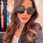 Sophie Choudry Instagram - Forever catching sunsets, flights & feelings 😋💕🤲🏼🙏🏼🎤 #giglife #sophielive #teamsophie #traveldiaries #dubai #rasalkhaimah #sophiechoudry #sunset #sunsetlovers #sunrise #happiness #gratitude