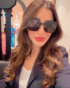 Sophie Choudry Instagram - Forever catching sunsets, flights & feelings 😋💕🤲🏼🙏🏼🎤 #giglife #sophielive #teamsophie #traveldiaries #dubai #rasalkhaimah #sophiechoudry #sunset #sunsetlovers #sunrise #happiness #gratitude