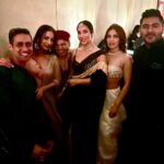 Sophie Choudry Instagram - Of saris and celebrations… Congratulations Kari & Dhanraj! So much love to you both ❤️♾️ #weddingseason #sareelove #sarinotsorry #styleinspo #indianwedding #sophiechoudry Saris @shivanandnarresh HMU @ambereenyusuf Jewels @azotiique