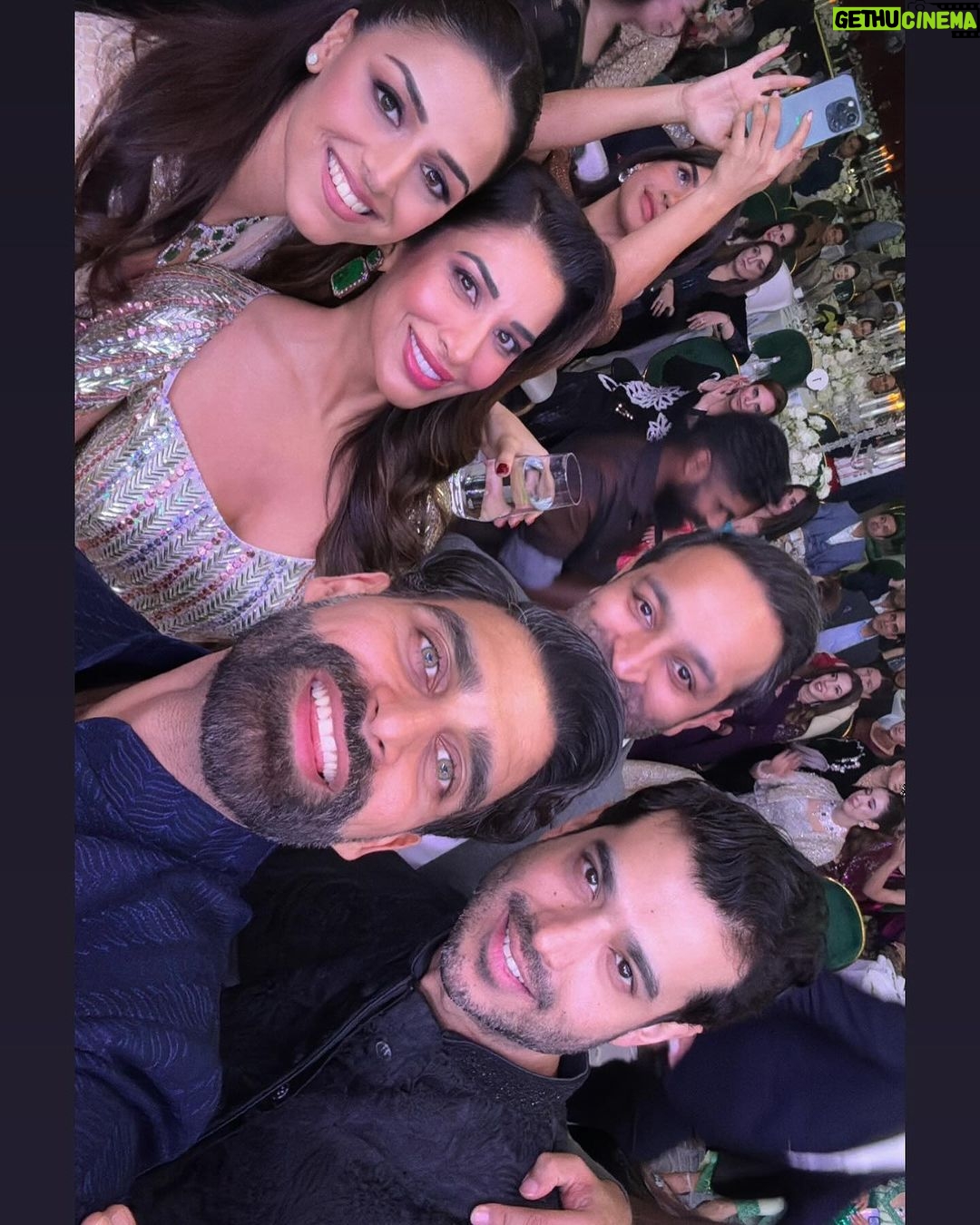 Sophie Choudry Instagram - Is it meβ¦ Am I the drama? (As she adjusts her Manish Malhotra cape) πΈπ½π Congrats J & A! To a lifetime of love and happiness!!! Outfit @manishmalhotra05 Jewels @karishma.joolry HMU Rami Pics @studioafzlofficial #weddingseason #indianfashion #manishmalhotra #weddingszn #sophiechoudry #dubai #atlantisroyal #gururandhawa Atlantis The Royal