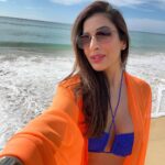 Sophie Choudry Instagram - Happiness comes in waves..literally 🌊 #hello2024 👙 @flirtatious_india 📸 @harryrajput64 #hello2024 #happynewyear #beachbabe #beachlove #happiness #gratitude #sophiechoudry #fitnessgoals