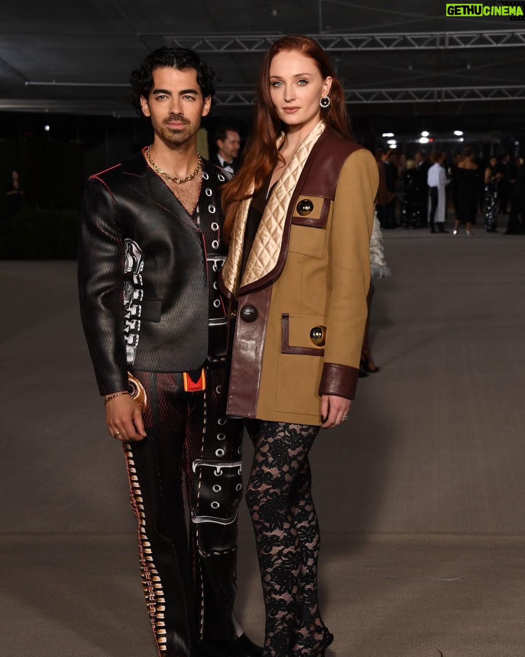 Sophie Turner Instagram - Thank you @academymuseum what a night 🌟 @louisvuitton @nicolasghesquiere