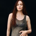 Sophie Turner Instagram - The Cut — with my fave @jessicachastain 📸 @oliviamalone 👗 @kateyoung 💇‍♀️ @gregoryrussellhair 💄 @georgieeisdell 💅 @jolene.b.nails ✂️ Susie Kourinian 👗 assisted by @laurenjeworski 🎥 @homeagency
