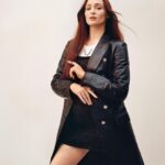 Sophie Turner Instagram - The Cut — with my fave @jessicachastain 📸 @oliviamalone 👗 @kateyoung 💇‍♀️ @gregoryrussellhair 💄 @georgieeisdell 💅 @jolene.b.nails ✂️ Susie Kourinian 👗 assisted by @laurenjeworski 🎥 @homeagency