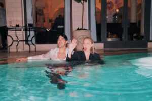 Sophie Turner Instagram - Happy 2 year Vegas Wedding anniversary to this big ol hunk of man meat ❤️ 🥩 ⛪️