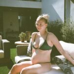 Sophie Turner Instagram – 🤰 💕 ☀️