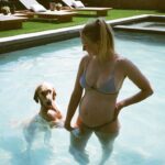 Sophie Turner Instagram – 🤰 💕 ☀️