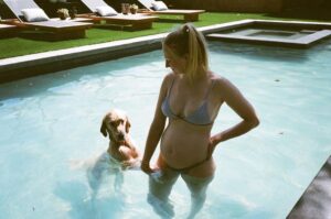 Sophie Turner Instagram - 🤰 💕 ☀️