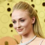 Sophie Turner Instagram - Well... we won best drama. What an incredible way to say goodbye to the best ten years of my life. Thank you @wellahairusa and @cwoodhair for always making me feel as regal as Sansa #Emmys #AskForWella #WellaHair #ad @wellahair