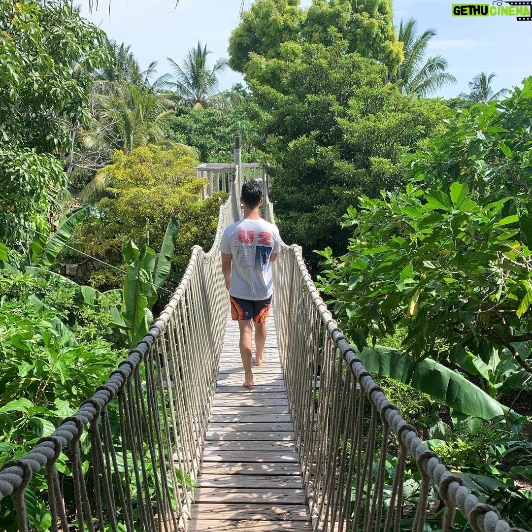 Sophie Turner Instagram - Days spent drinking watermelon daiquiris excessively, reading books, playing tennis and riding bikes. And best of all.... #nonewsnoshoes #dicoversoneva Soneva Fushi