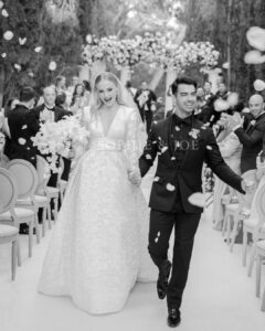 Sophie Turner Instagram - Mr and Mrs Jonas Photo by @corbingurkin