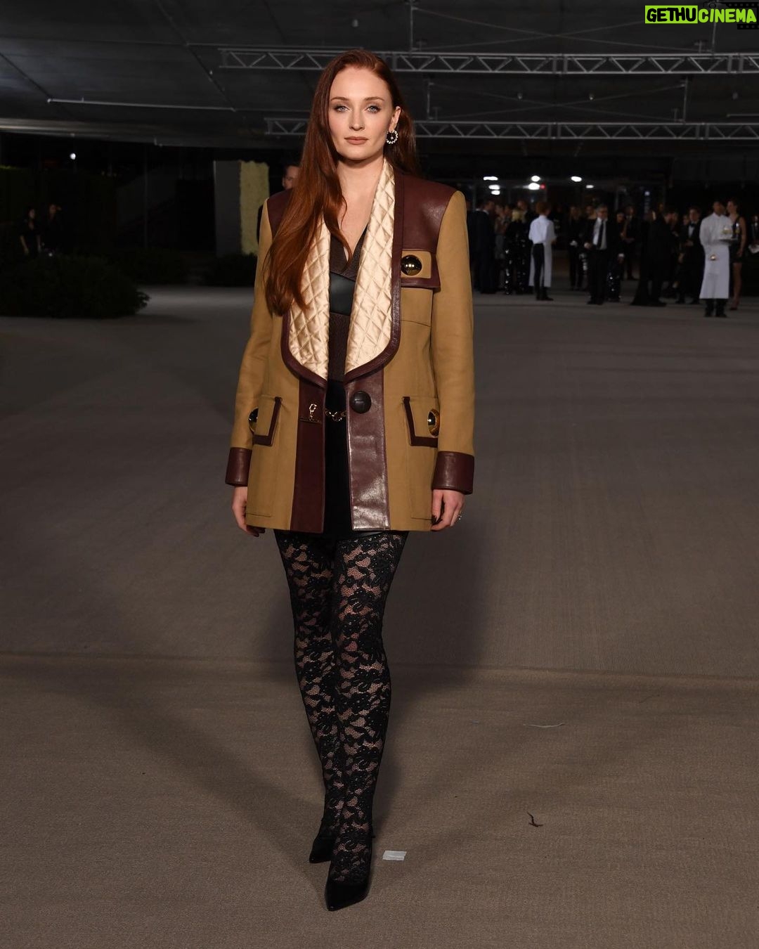 Sophie Turner Instagram - Thank you @academymuseum what a night 🌟 @louisvuitton @nicolasghesquiere