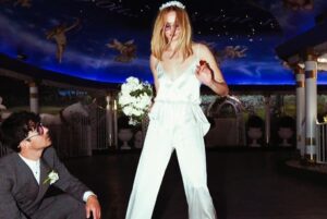 Sophie Turner Instagram - Happy 2 year Vegas Wedding anniversary to this big ol hunk of man meat ❤️ 🥩 ⛪️