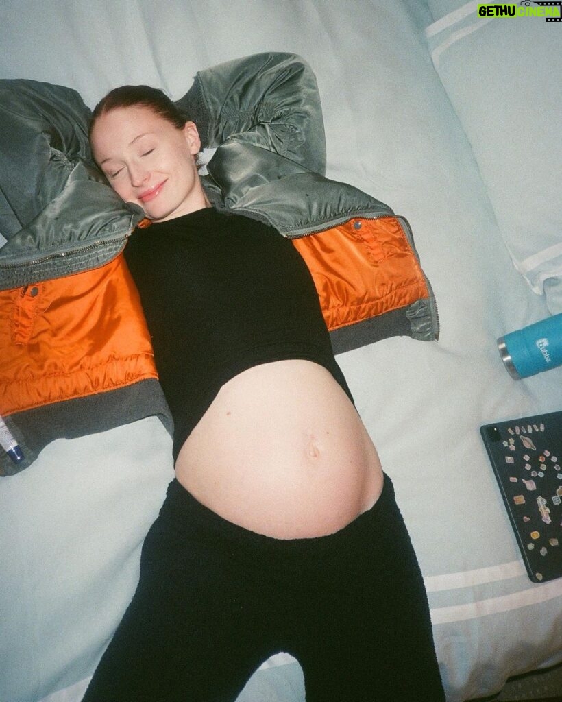 Sophie Turner Instagram - Full of baby